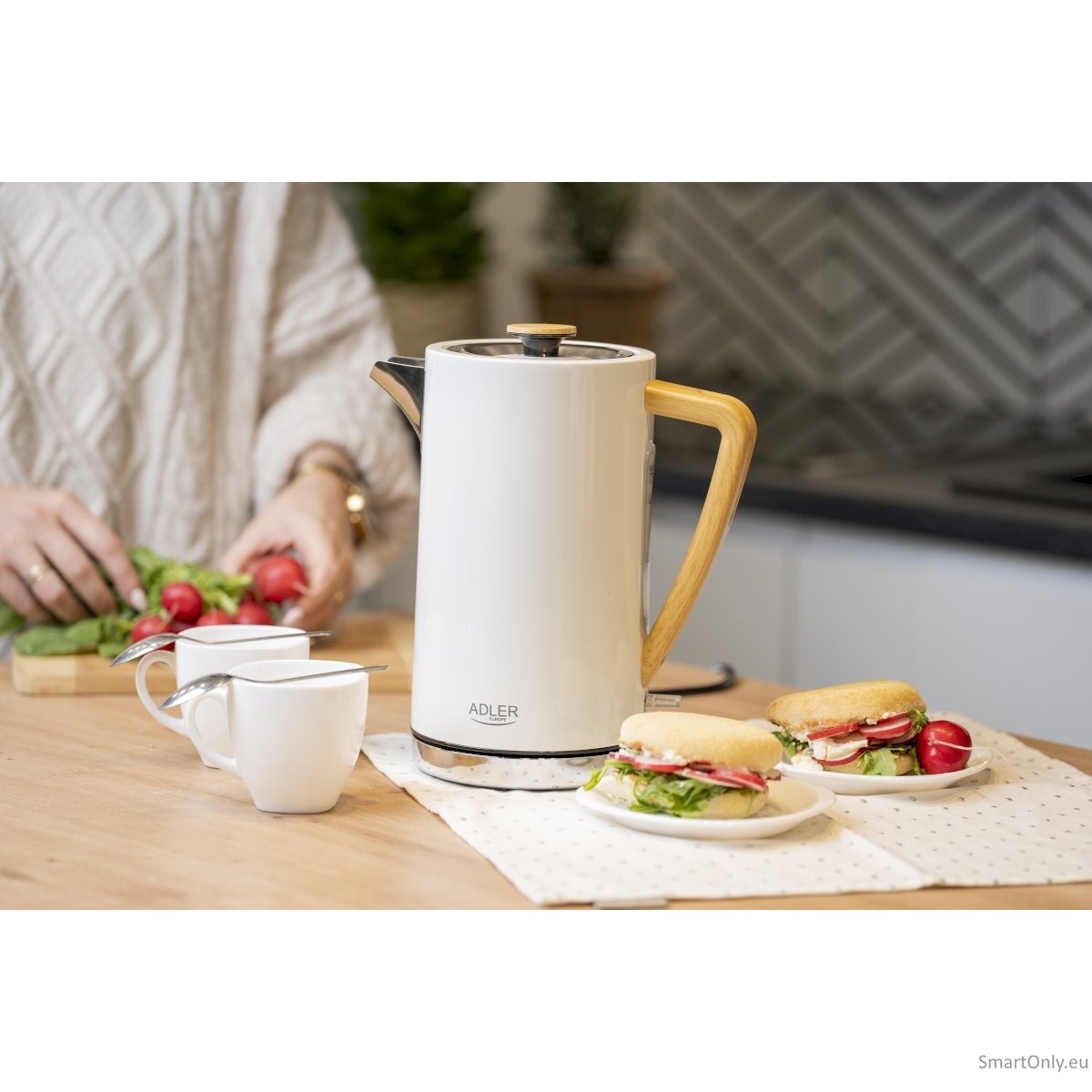 Adler | Kettle | AD 1347w | Electric | 2200 W | 1.5 L | Stainless steel | 360° rotational base | White 6