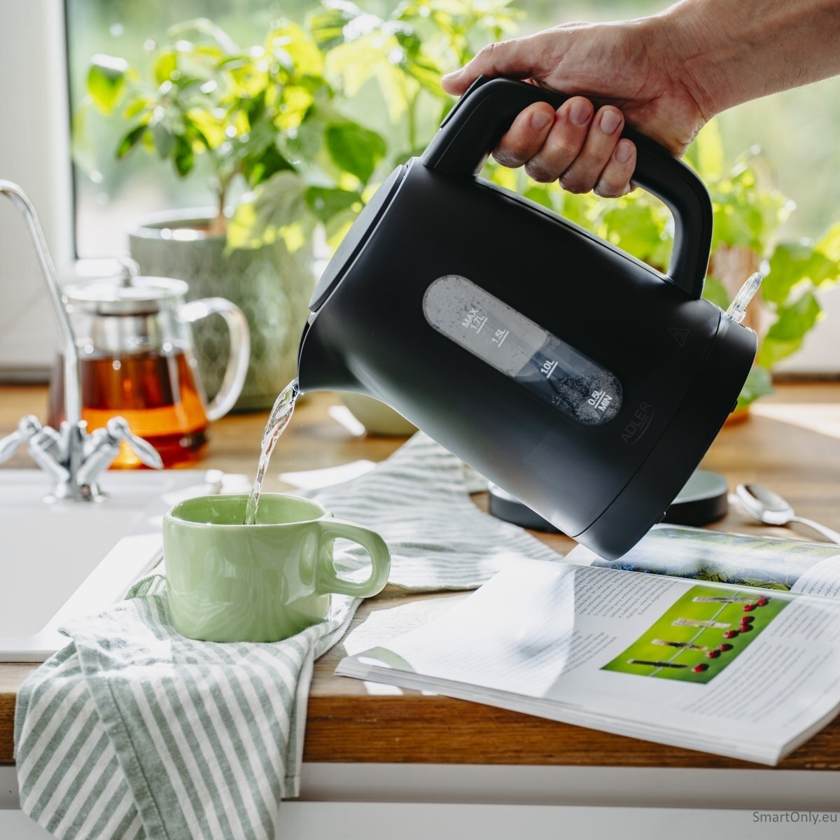 Adler Kettle | AD 1379b | Electric | 2200 W | 1.7 L | Polypropylene | 360° rotational base | Black 7 Adler Kettle | AD 1379b | Electric | 2200 W | 1.7 L | Polypropylene | 360° rotational base | Black 7