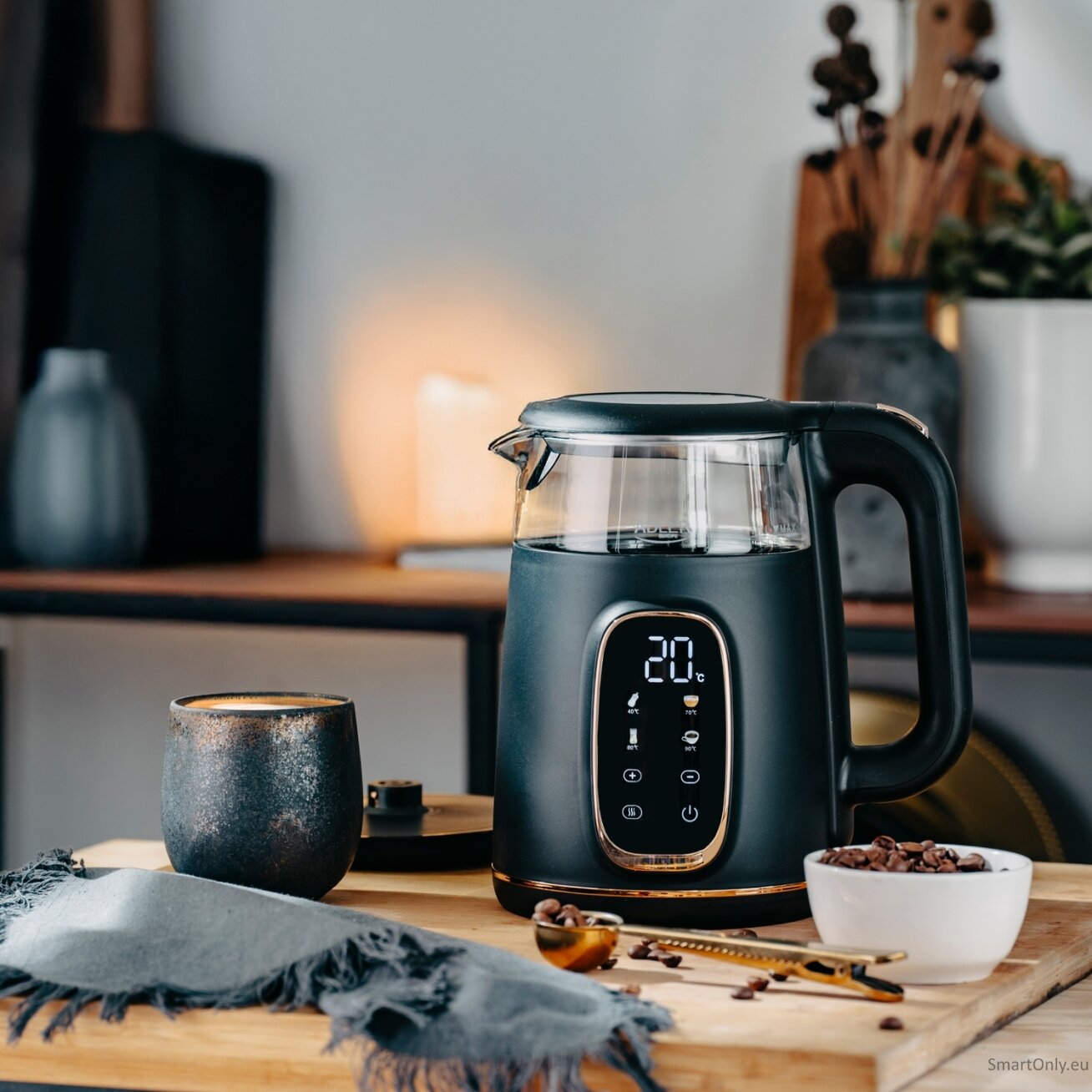 Adler Kettle with LED Display | AD 1305 | Electric | 2200 W | 1.7 L | Plastic | 360° rotational base | Black/Gold 8 Adler Kettle with LED Display | AD 1305 | Electric | 2200 W | 1.7 L | Plastic | 360° rotational base | Black/Gold 8