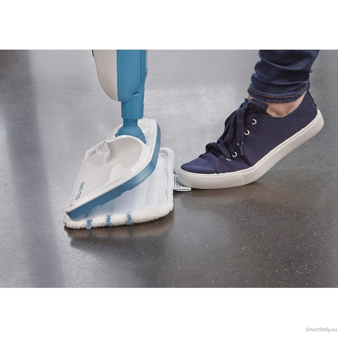 BLACK & DECKER Steam mop | FSM13E1-QS | Power 1300 W | Water tank capacity 0.38 L | White 2 BLACK & DECKER Steam mop | FSM13E1-QS | Power 1300 W | Water tank capacity 0.38 L | White 2