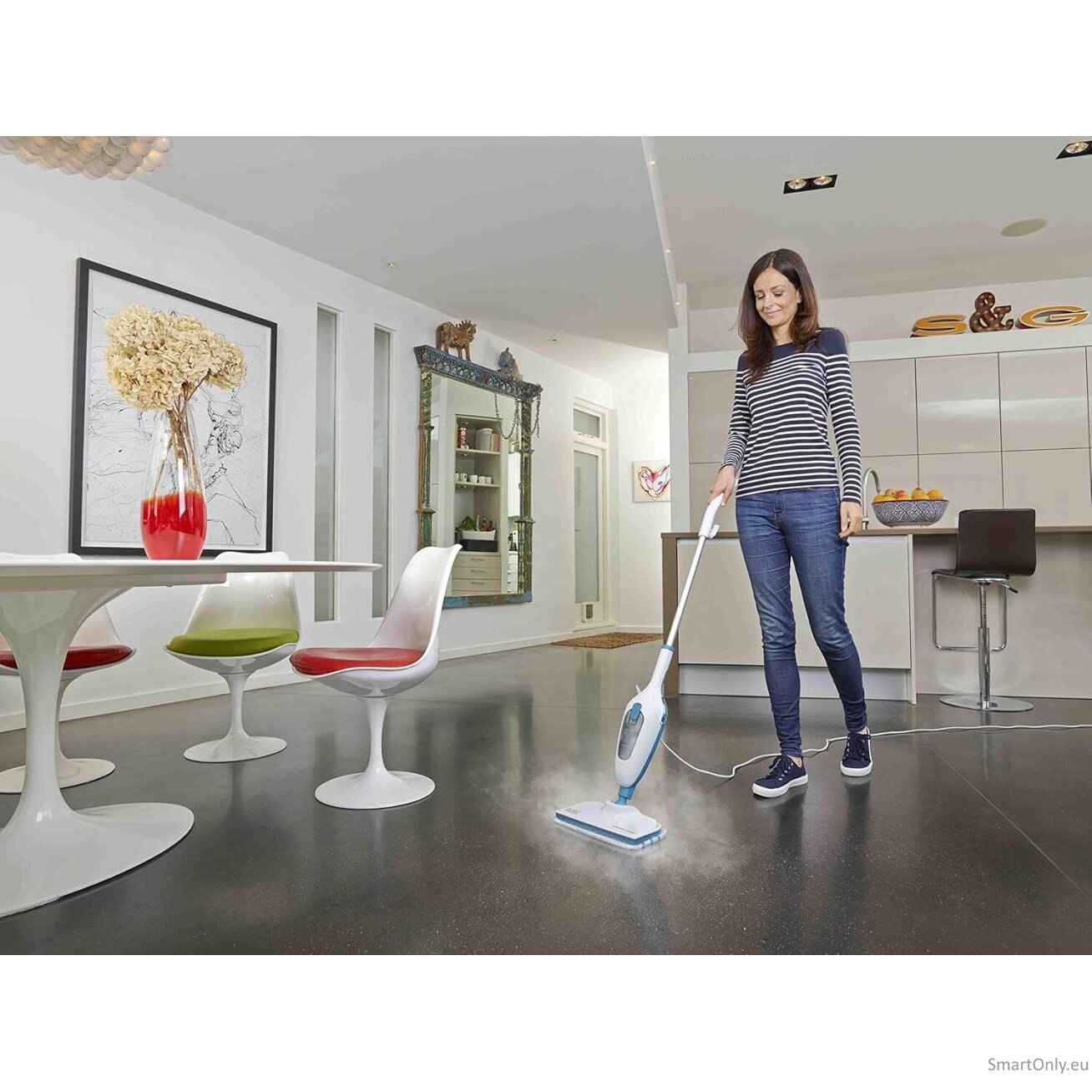 BLACK & DECKER Steam mop | FSM13E1-QS | Power 1300 W | Water tank capacity 0.38 L | White 5