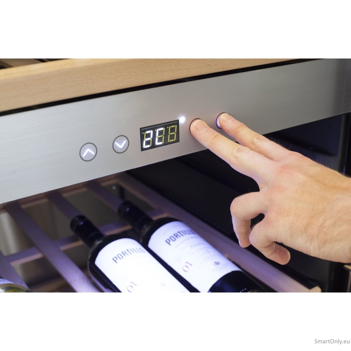 Caso | Wine cooler | WineChef Pro 40 | Energy efficiency class G | Free standing | Bottles capacity Up to 40 bottles | Cooling type Compressor technology | Stainless steel/Black 3
