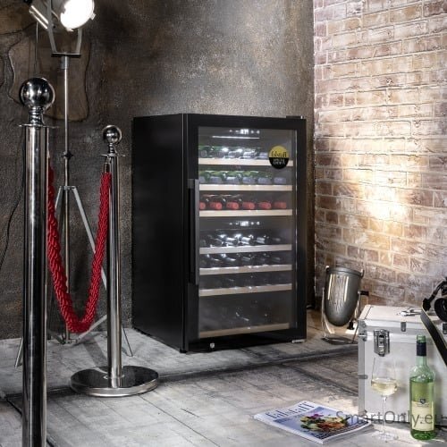 Caso | Smart Wine Cooler | WineExclusive 66 | Energy efficiency class G | Free standing | Bottles capacity bottles | Cooling type Compressor technology | Black 1