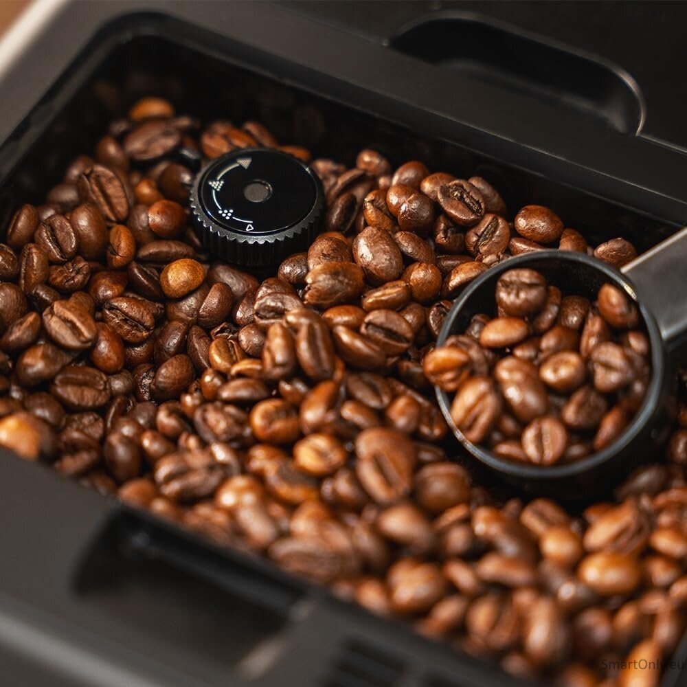 Cecotec Coffee machine | Cremmaet Latte Touch | Pump pressure 19 bar | Built-in milk frother | Super-automatic | Black | 1500 W 2