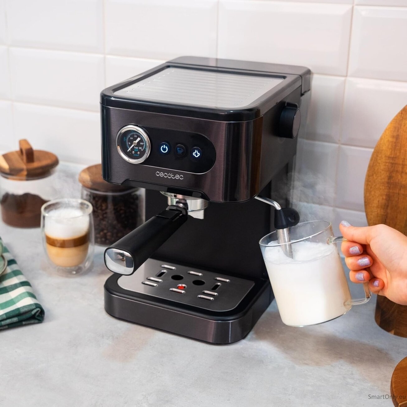 Cecotec Coffee machine | Power Espresso 20 Pro Latte | Pump pressure 20 bar | Built-in milk frother | Semi-automatic | Black | 1350 W 1 Cecotec Coffee machine | Power Espresso 20 Pro Latte | Pump pressure 20 bar | Built-in milk frother | Semi-automatic | Black | 1350 W 1