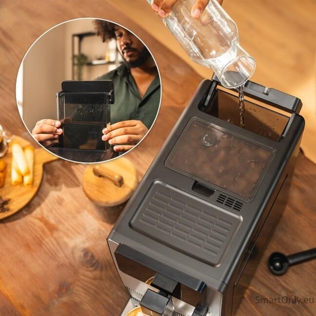 Cecotec Coffee machine | Cremmaet Latte Touch | Pump pressure 19 bar | Built-in milk frother | Super-automatic | Black | 1500 W 4