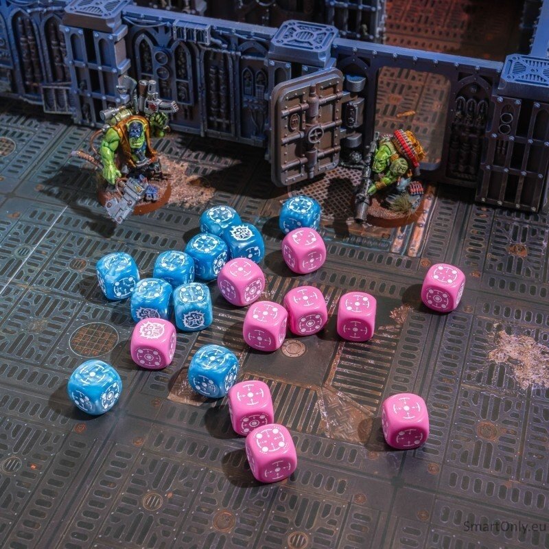 Crosshairs Compact D6 RPG kauliukų rinkinys (mėlynos ir rožinės sp.) 3 Crosshairs Compact D6 RPG kauliukų rinkinys (mėlynos ir rožinės sp.) 3