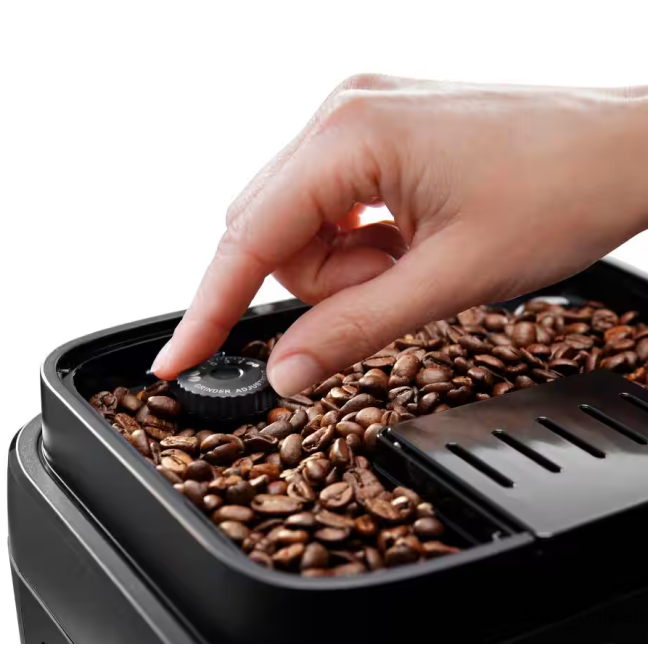 Delonghi Coffee maker | Magnifica Evo | Pump pressure 15 bar | Built-in milk frother | Automatic | 1450 W | Black 1