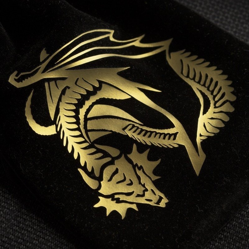 Dragon Velour kauliukų maišelis juodos ir auksinės sp 1 Dragon Velour kauliukų maišelis juodos ir auksinės sp 1