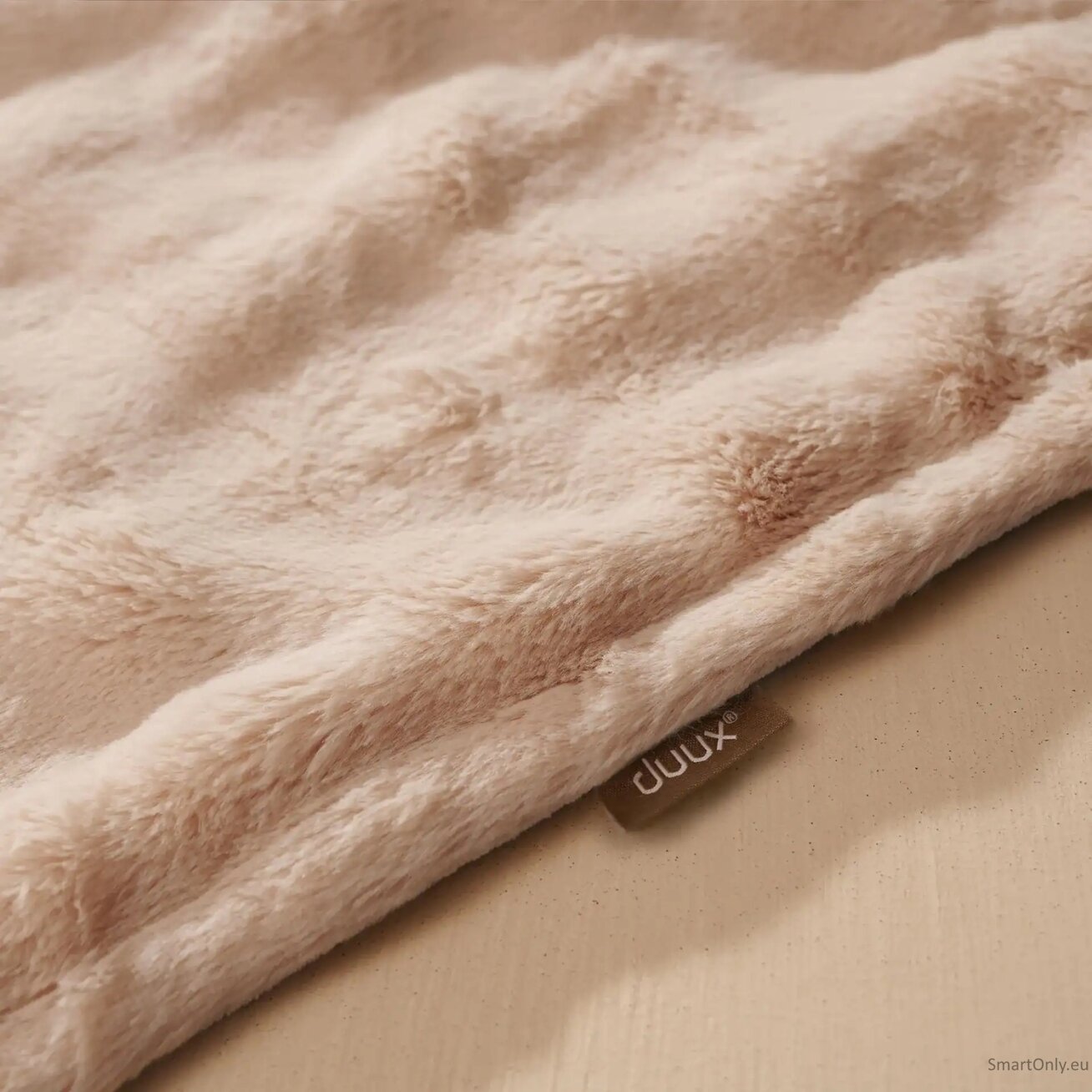 Duux Yentl Heated Overblanket, 200 x 200 cm | DXOB12 | Number of heating levels 9 | Number of persons 1 | Washable | Remote control | Premium faux fur | 200 W | Bubble Gray 5 Duux Yentl Heated Overblanket, 200 x 200 cm | DXOB12 | Number of heating levels 9 | Number of persons 1 | Washable | Remote control | Premium faux fur | 200 W | Bubble Gray 5