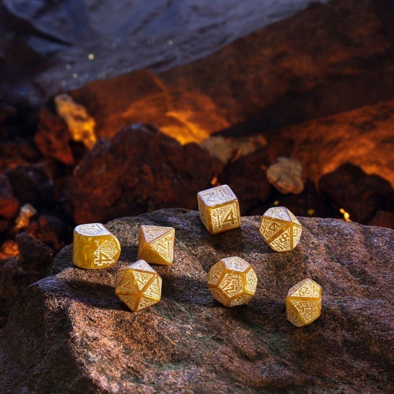 Dwarven Gold kauliukų rinkinys (aukso sp.) 4 Dwarven Gold kauliukų rinkinys (aukso sp.) 4