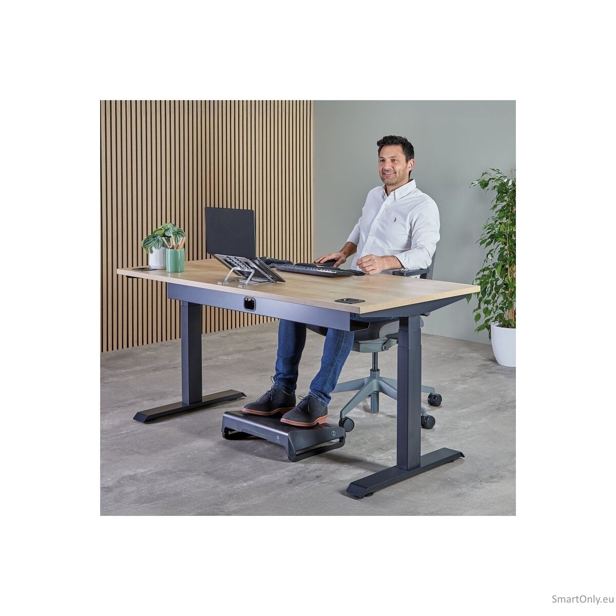 Fellowes Alumia Portable Laptop Stand - Silver | Fellowes 6
