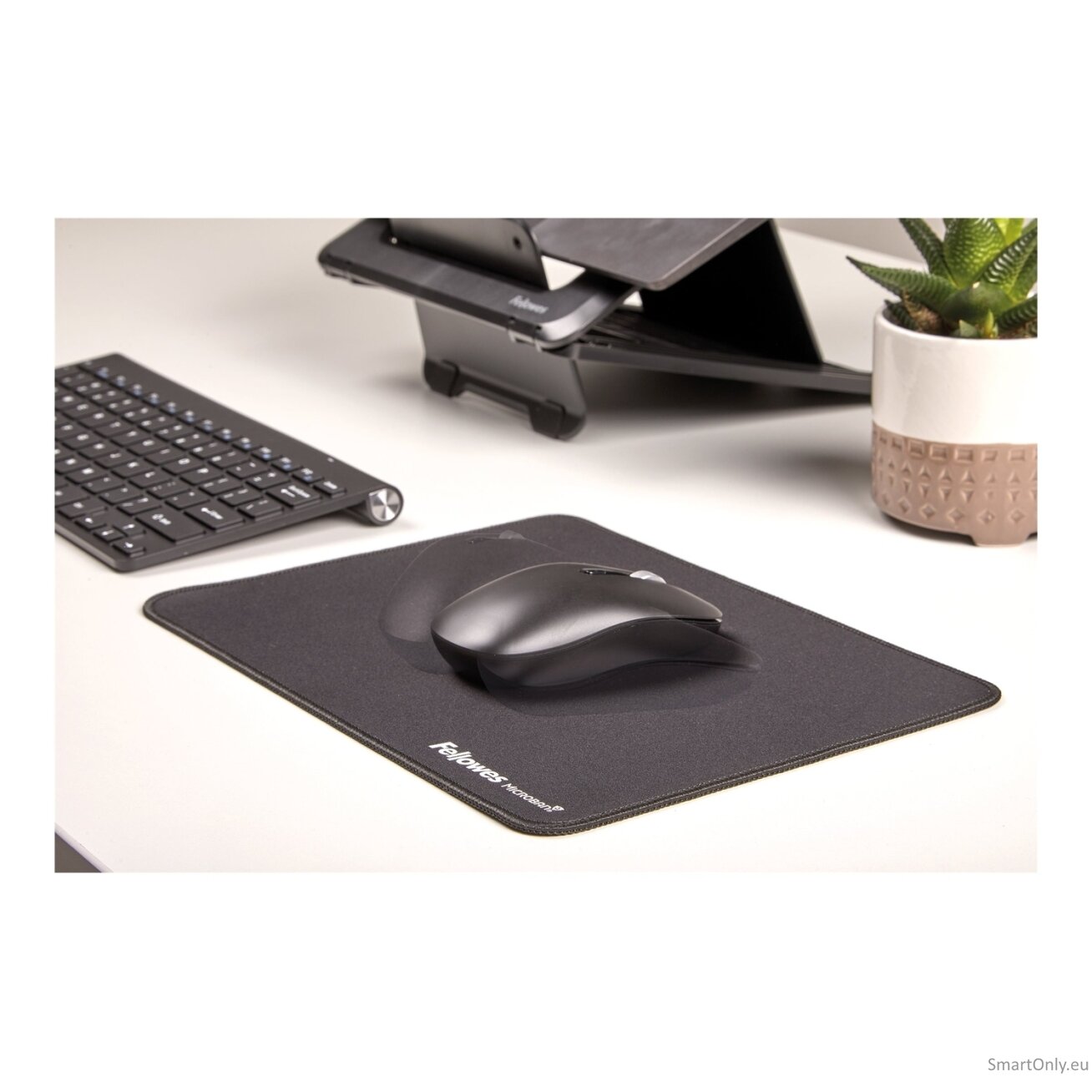 Fellowes XL Mousepad | Breyta | 280 x 210 x 2.5 mm | Black 6 Fellowes XL Mousepad | Breyta | 280 x 210 x 2.5 mm | Black 6