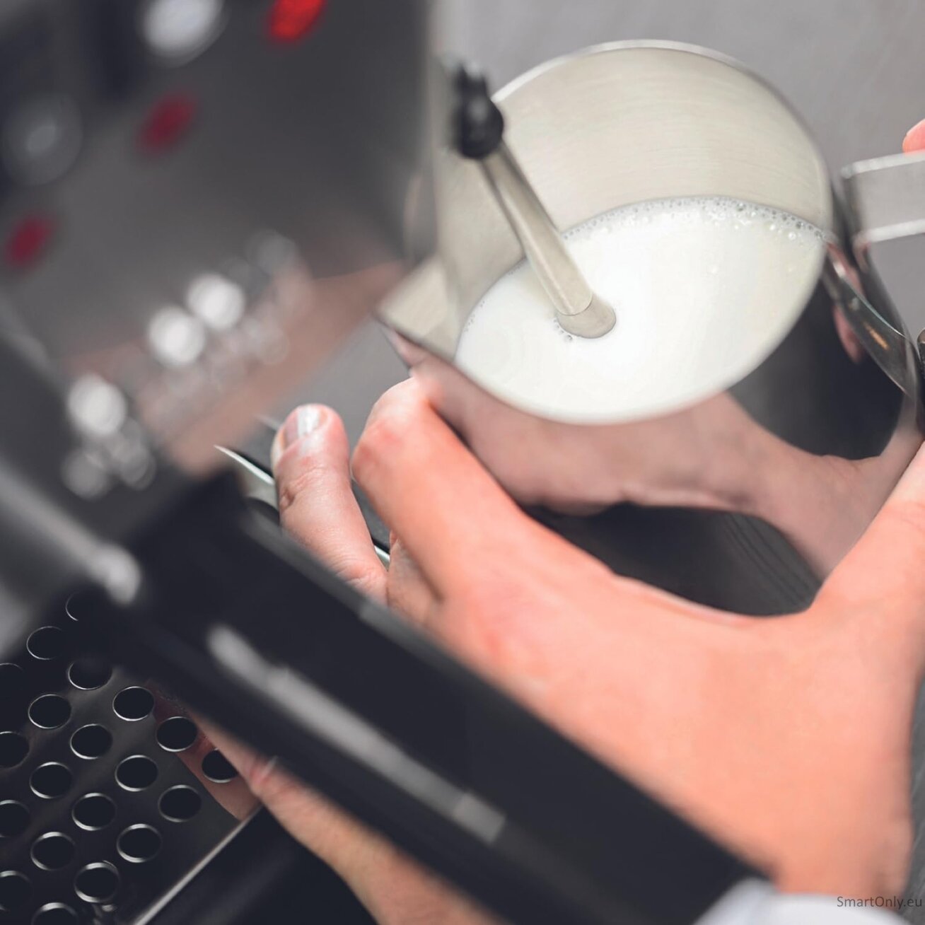 Gaggia | Coffee Maker | RI9481/11 Classic E24 | Pump pressure 15 bar | Built-in milk frother | Semi-automatic | Brushed Stainless Steel Gaggia | Coffee Maker | RI9481/11 Classic E24 | Pump pressure 15 bar | Built-in milk frother | Semi-automatic | Brushed Stainless Steel