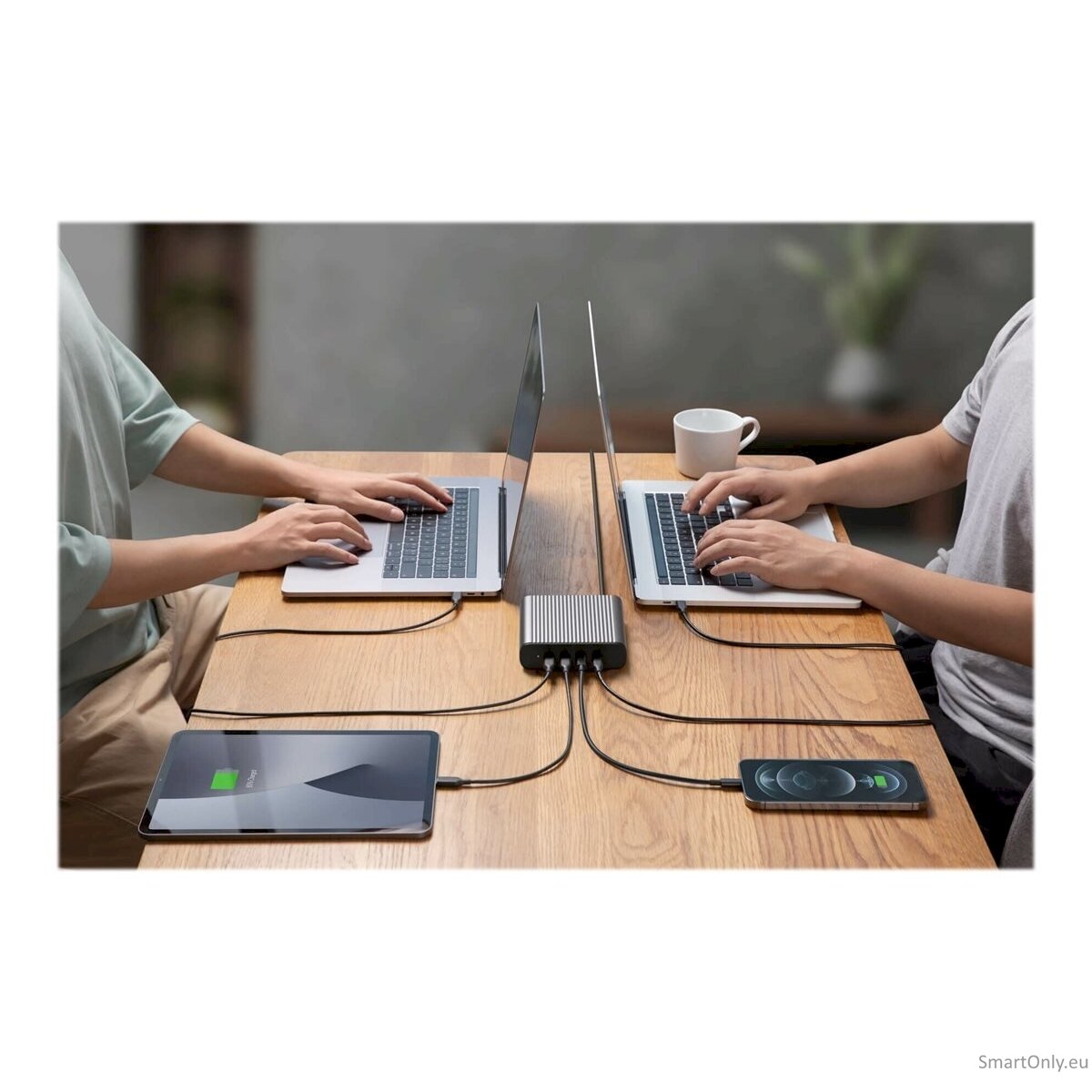 Hyper Hyperjuice 245 W 4 USB-C PD Port GaN Charger - EU / UK Cord 5 Hyper Hyperjuice 245 W 4 USB-C PD Port GaN Charger - EU / UK Cord 5