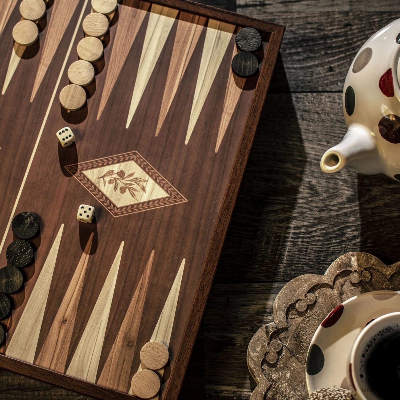 Klasikinio stiliaus 4in1 žaidimų rinkinys: šachmatai, nardai, ludo ir gyvatės (L dydis) Manopoulos 7 Klasikinio stiliaus 4in1 žaidimų rinkinys: šachmatai, nardai, ludo ir gyvatės (L dydis) Manopoulos 7