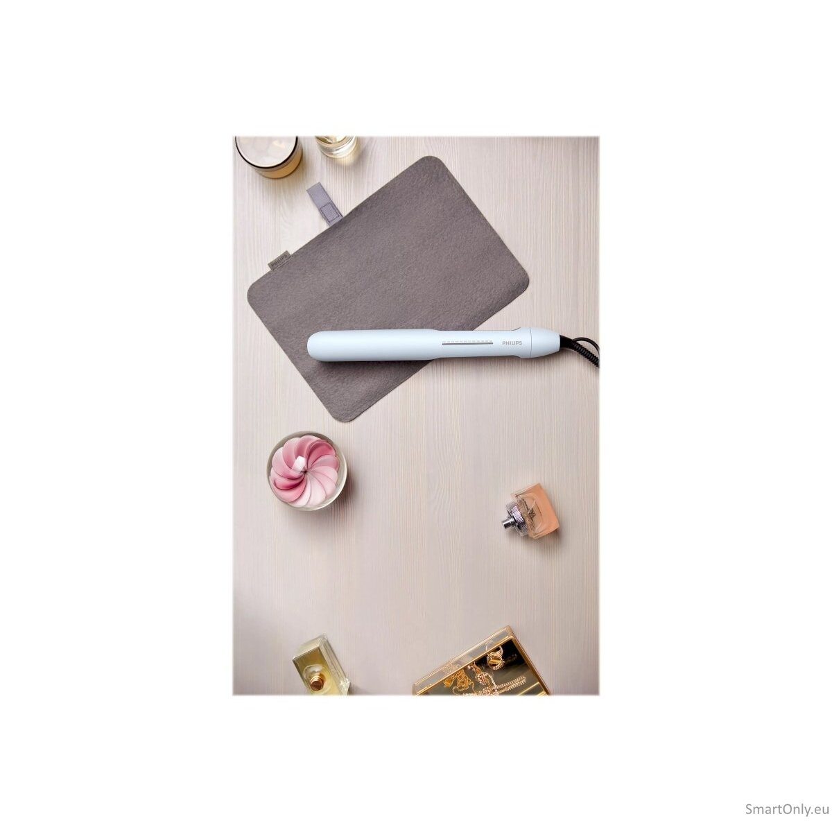 Philips Hair Straitghtener BHS520/00 Ceramic heating system, Ionic function, Display LED, Temperature (max) 230 °C, Number of heating levels 12, Pale Blue 6 Philips Hair Straitghtener BHS520/00 Ceramic heating system, Ionic function, Display LED, Temperature (max) 230 °C, Number of heating levels 12, Pale Blue 6
