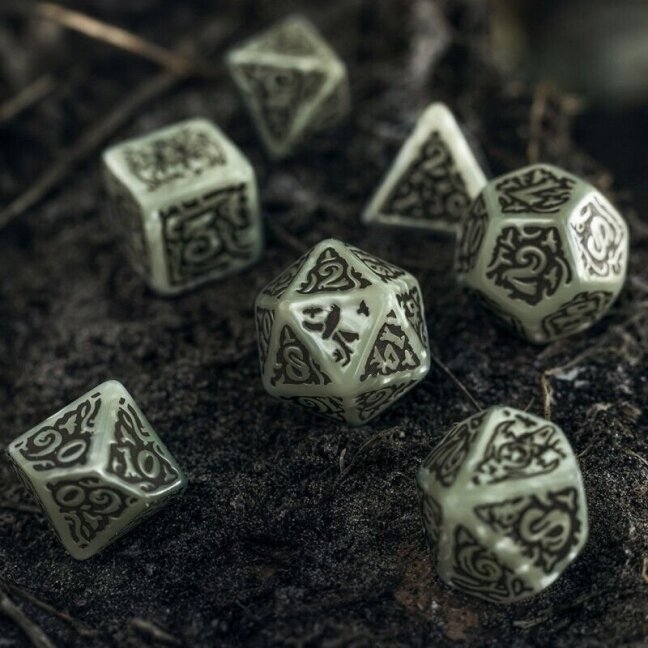 The Witcher Leshen - The Totem Builder kauliukų rinkinys Q-workshop 4 The Witcher Leshen - The Totem Builder kauliukų rinkinys Q-workshop 4