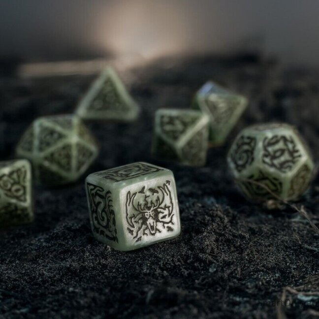The Witcher Leshen - The Totem Builder kauliukų rinkinys Q-workshop 5 The Witcher Leshen - The Totem Builder kauliukų rinkinys Q-workshop 5